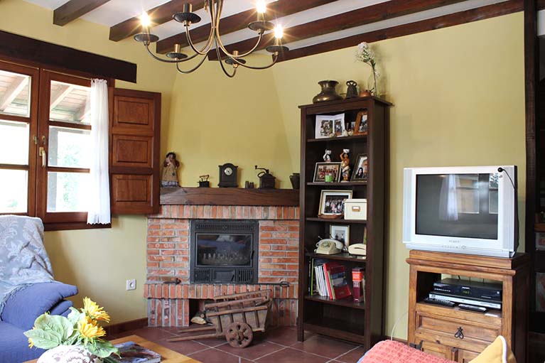 Salón con chimenea