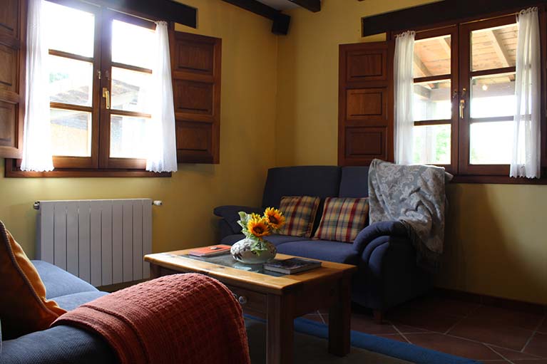 Salón con porche y jardín